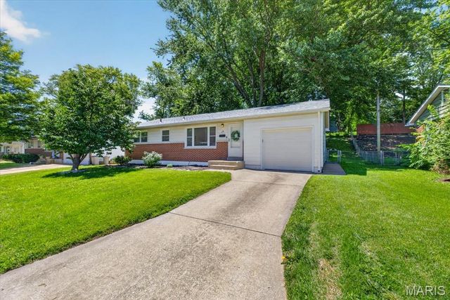 139 Woodlawn Drive, St Charles, MO 63301