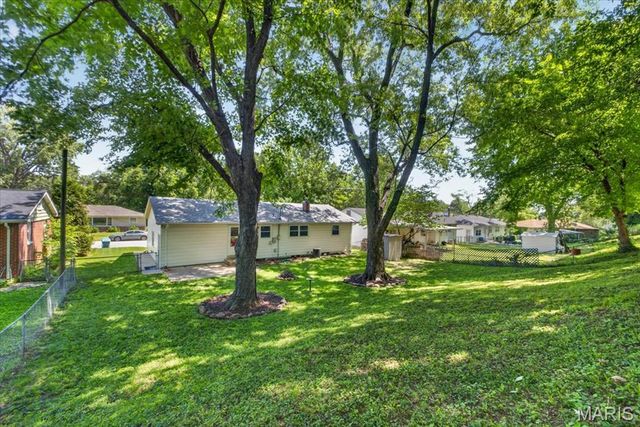 139 Woodlawn Drive, St Charles, MO 63301