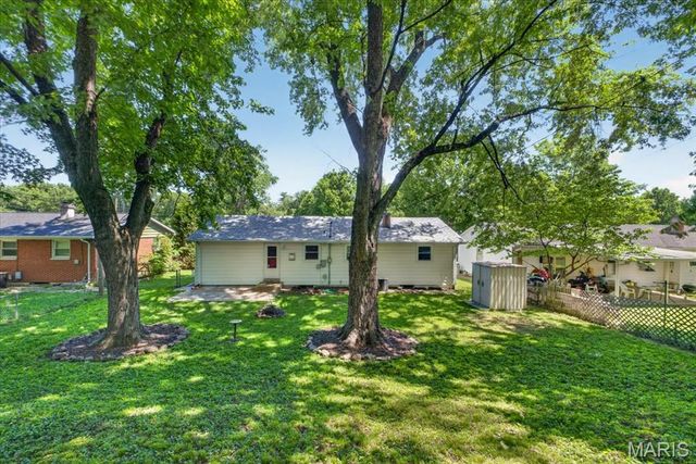139 Woodlawn Drive, St Charles, MO 63301