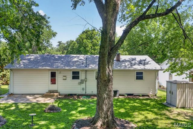 139 Woodlawn Drive, St Charles, MO 63301