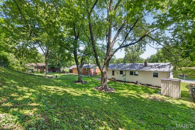 139 Woodlawn Drive, St Charles, MO 63301