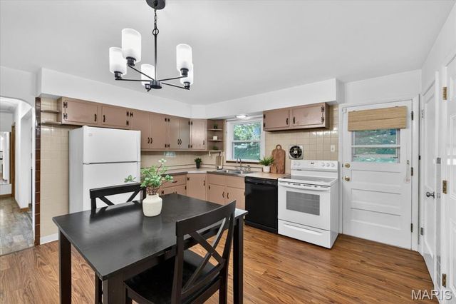 139 Woodlawn Drive, St Charles, MO 63301