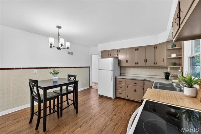 139 Woodlawn Drive, St Charles, MO 63301
