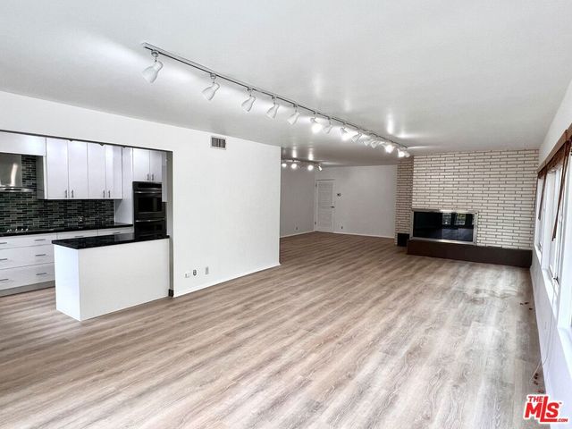 415 N Palm Drive 301, Beverly Hills, CA 90210