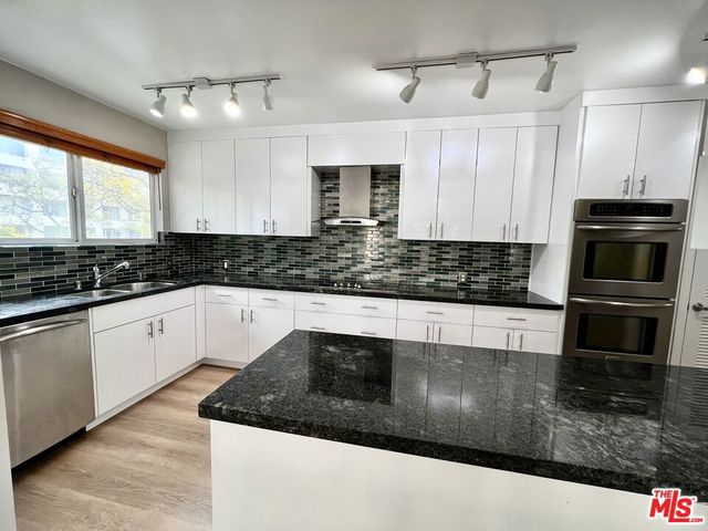 415 N Palm Drive 301, Beverly Hills, CA 90210