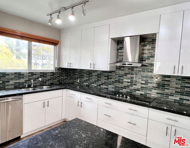415 N Palm Drive 301, Beverly Hills, CA 90210