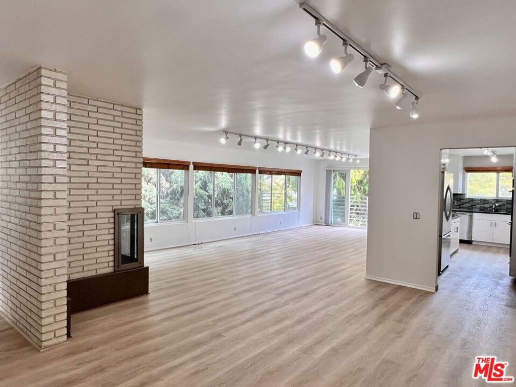 415 N Palm Drive 301, Beverly Hills, CA 90210