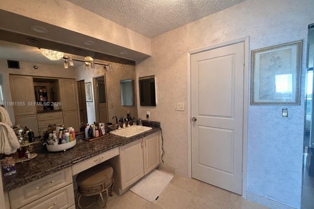 20505 E Country Club Dr 1037, Aventura, FL 33180