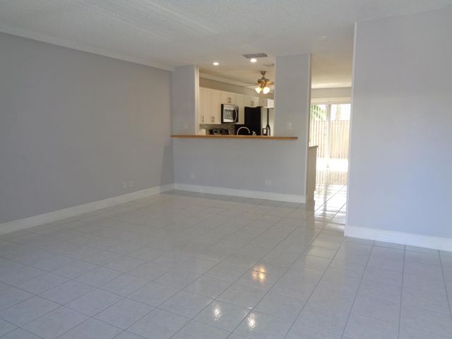1917 NE 3rd Street 103, Deerfield Beach, FL 33441