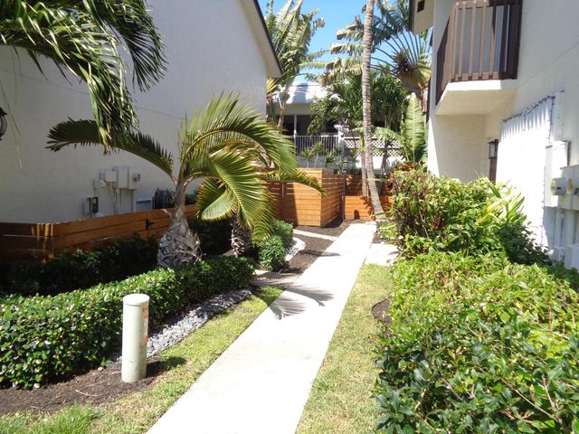 1917 NE 3rd Street 103, Deerfield Beach, FL 33441