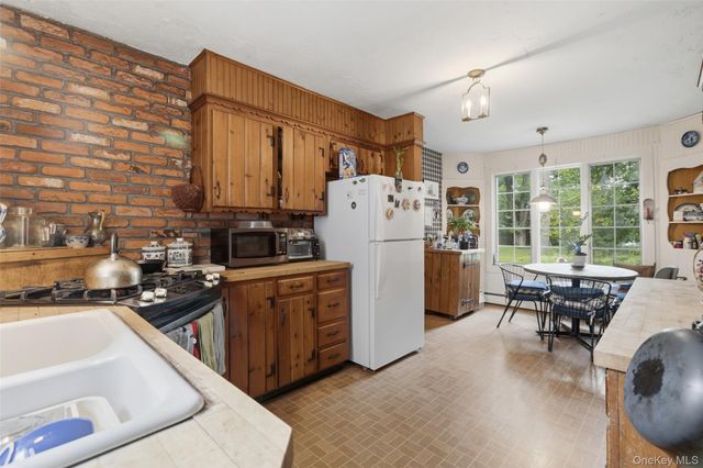 586 New Hempstead Road, Spring Valley, NY 10977