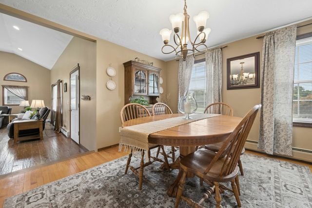 196 Eight Lots Rd, Sutton, MA 01590