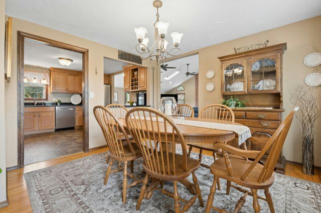 196 Eight Lots Rd, Sutton, MA 01590