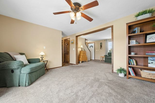 196 Eight Lots Rd, Sutton, MA 01590
