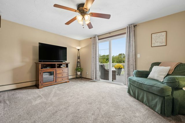 196 Eight Lots Rd, Sutton, MA 01590