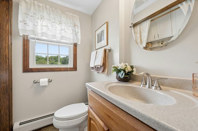 196 Eight Lots Rd, Sutton, MA 01590