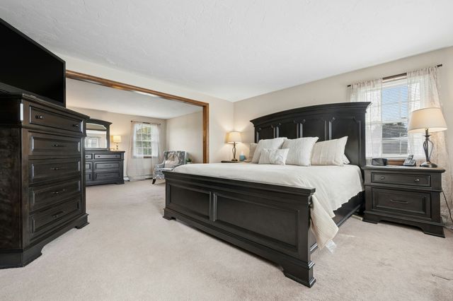196 Eight Lots Rd, Sutton, MA 01590
