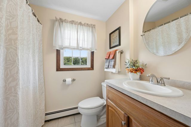 196 Eight Lots Rd, Sutton, MA 01590