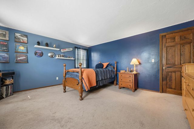196 Eight Lots Rd, Sutton, MA 01590