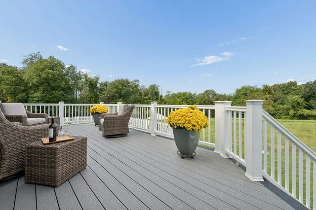 196 Eight Lots Rd, Sutton, MA 01590