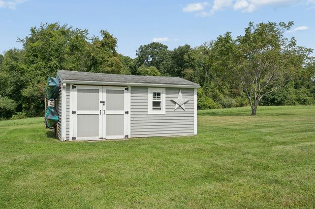 196 Eight Lots Rd, Sutton, MA 01590
