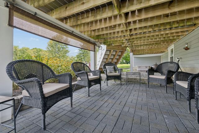 196 Eight Lots Rd, Sutton, MA 01590