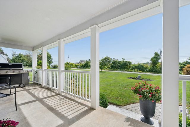 196 Eight Lots Rd, Sutton, MA 01590