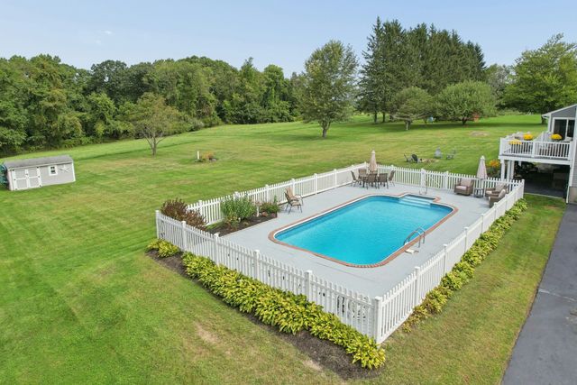 196 Eight Lots Rd, Sutton, MA 01590