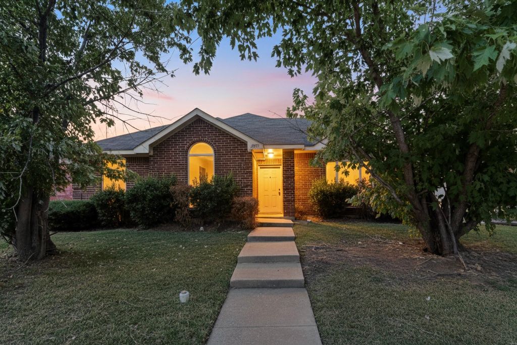 2833 Saint Croix Avenue, Lancaster, TX 75146