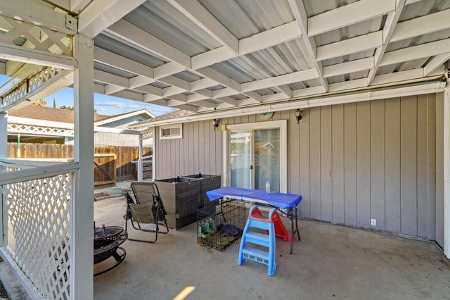 1041 Greenfield Drive, Porterville, CA 93257