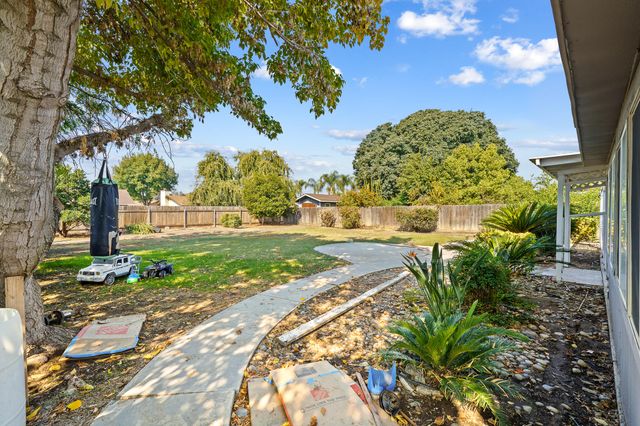 1041 Greenfield Drive, Porterville, CA 93257