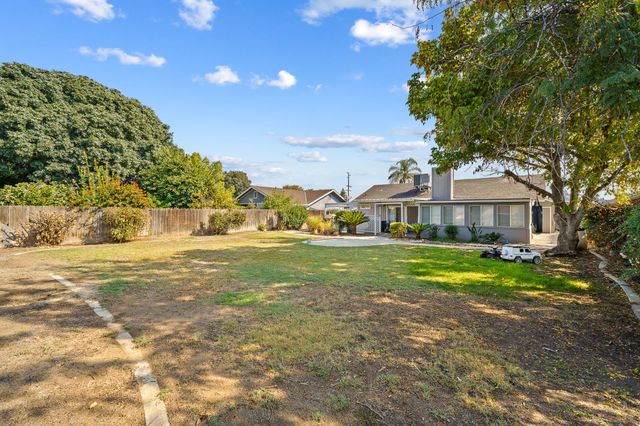 1041 Greenfield Drive, Porterville, CA 93257