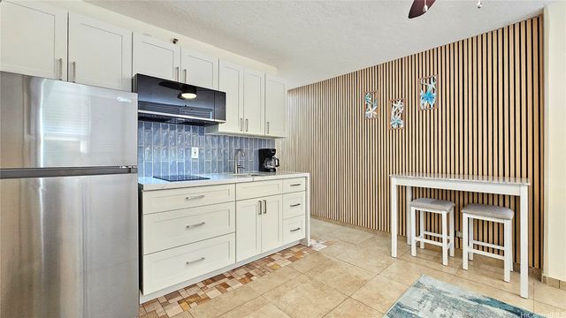 134 Kapahulu Avenue 801, Honolulu, HI 96815