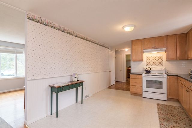90 Columbia Drive, Amherst, MA 01002
