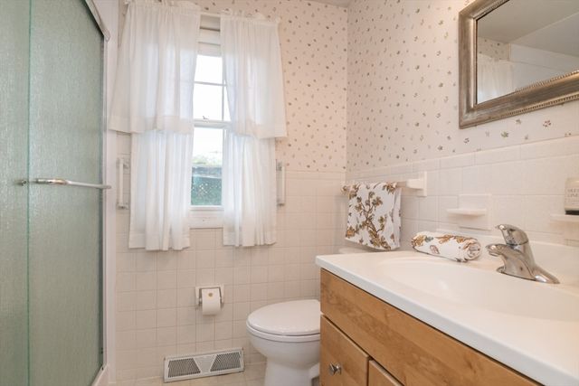 90 Columbia Drive, Amherst, MA 01002
