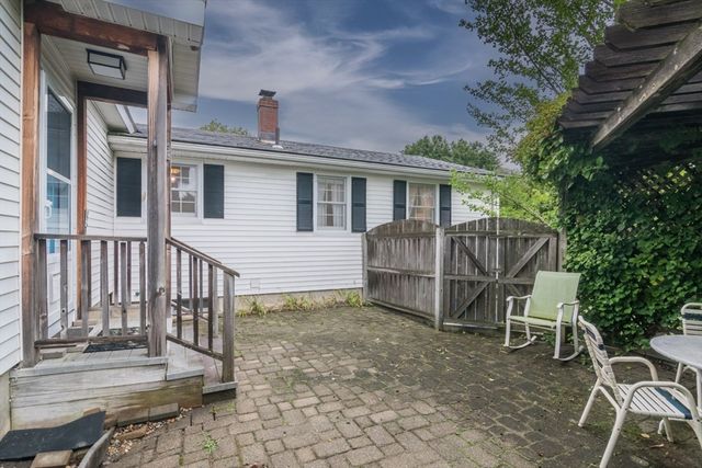 90 Columbia Drive, Amherst, MA 01002