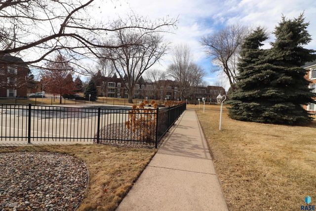 2904 W 33rd St Street 123, Sioux Falls, SD 57105