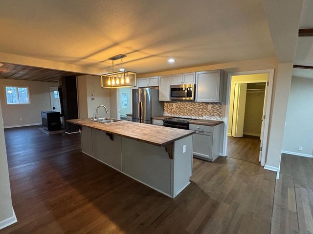 1123 River DRIVE, Burlington, WI 53105