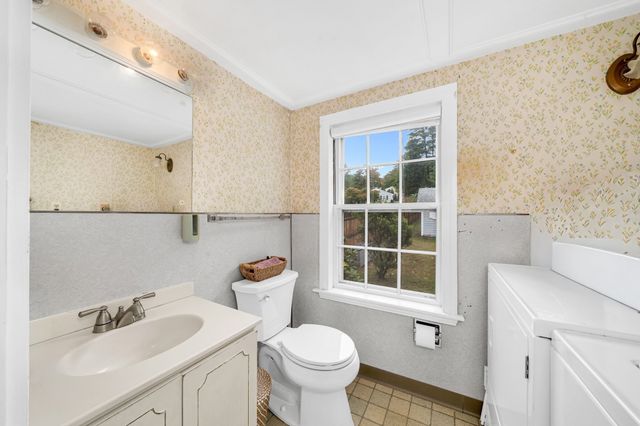 40 Elm Park, Groveland, MA 01834