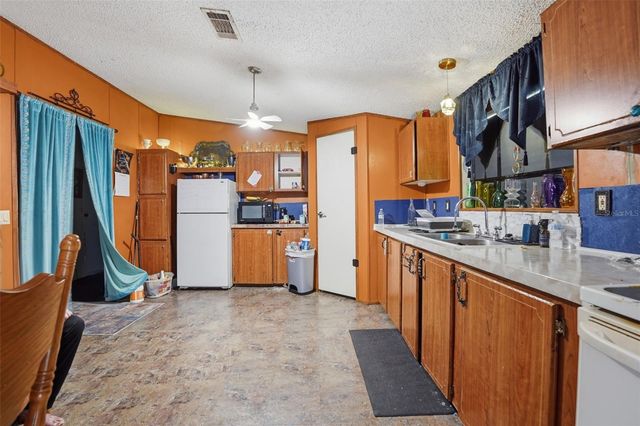 39751 ANCHOR AVENUE, Eustis, FL 32736