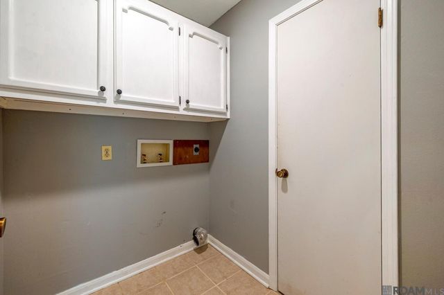 919 Willow Brook Ave, Denham Springs, LA 70726