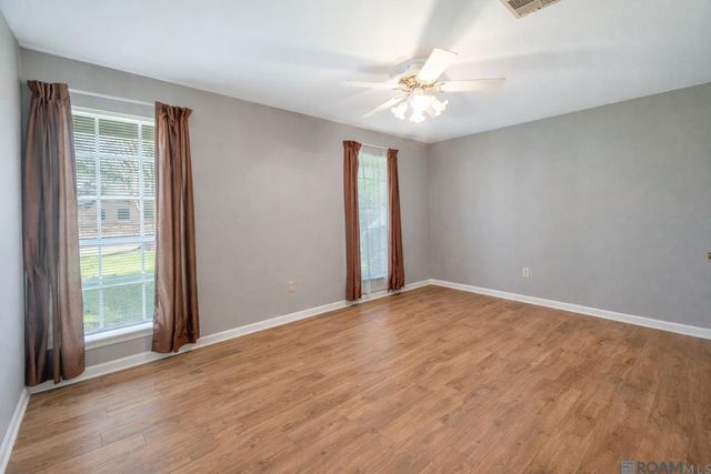 919 Willow Brook Ave, Denham Springs, LA 70726