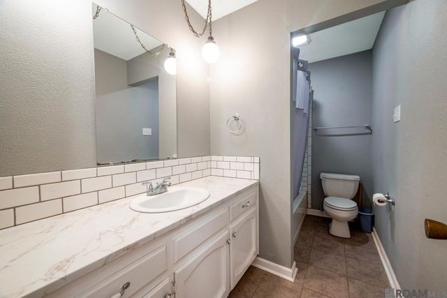 919 Willow Brook Ave, Denham Springs, LA 70726