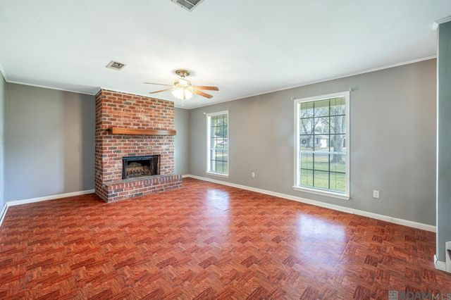 919 Willow Brook Ave, Denham Springs, LA 70726