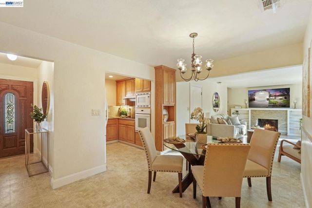 1674 1674 Kasba St, Concord, CA 94518