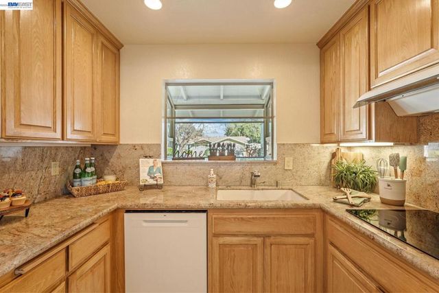 1674 1674 Kasba St, Concord, CA 94518