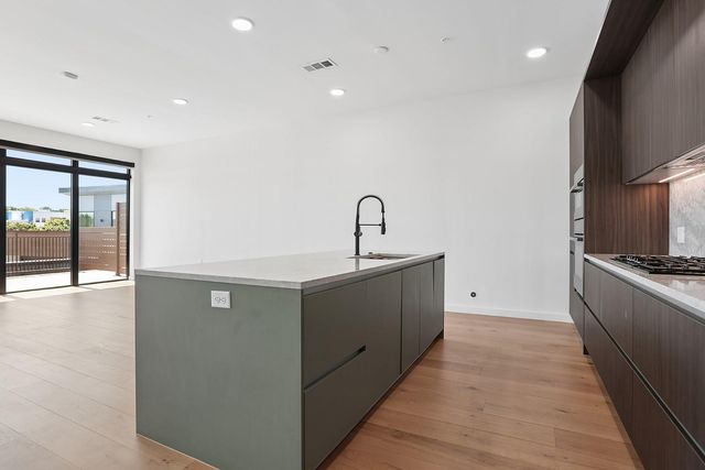 2209 S 1st ST 409, Austin, TX 78704
