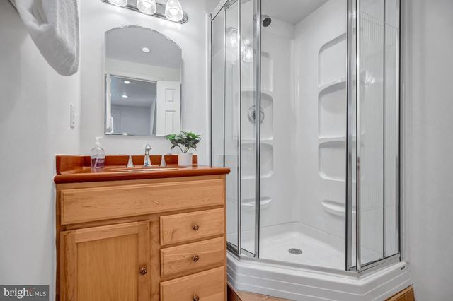 5120 WILSON LN, Bethesda, MD 20814