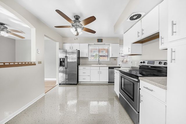 283 S Fair Avenue, Elmhurst, IL 60126