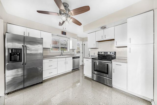 283 S Fair Avenue, Elmhurst, IL 60126